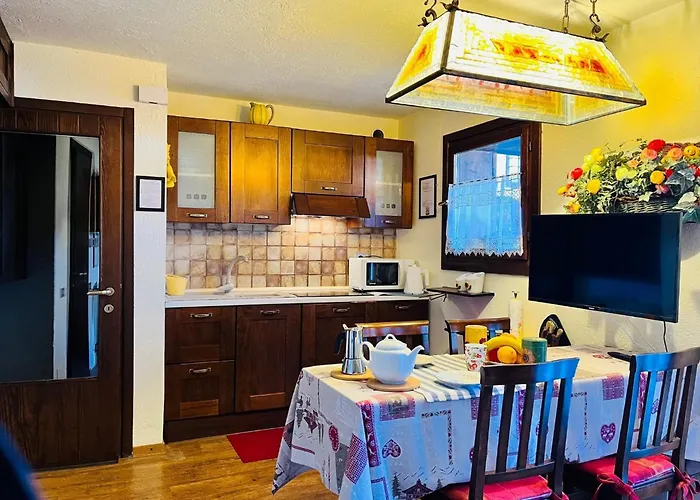 Guesthost - Petite Fleur - Cozy Flat La Thuile